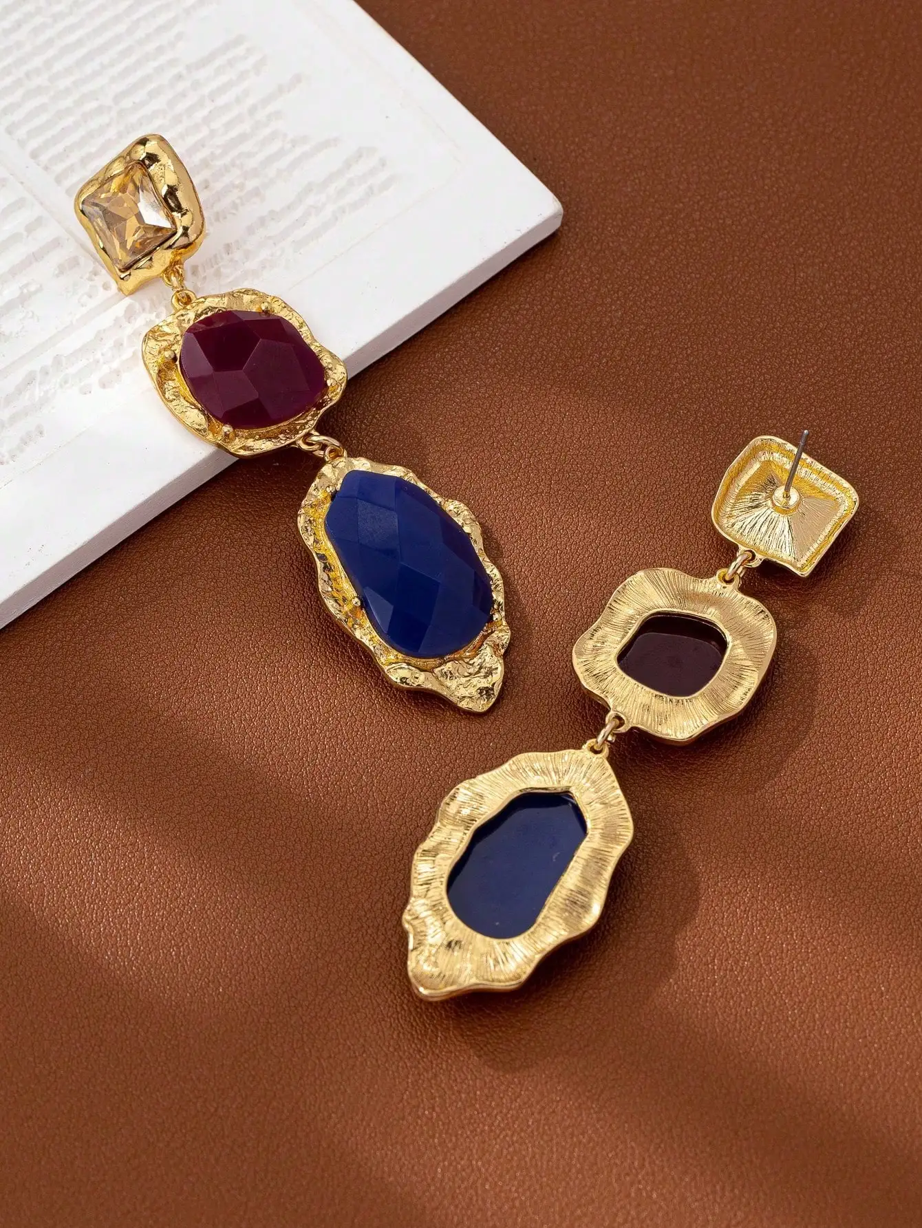 A Pair of European and American Trendy, Sexy, and Exaggerated Large Resin Fashion Earrings for Women That Are Versatile and Stylish