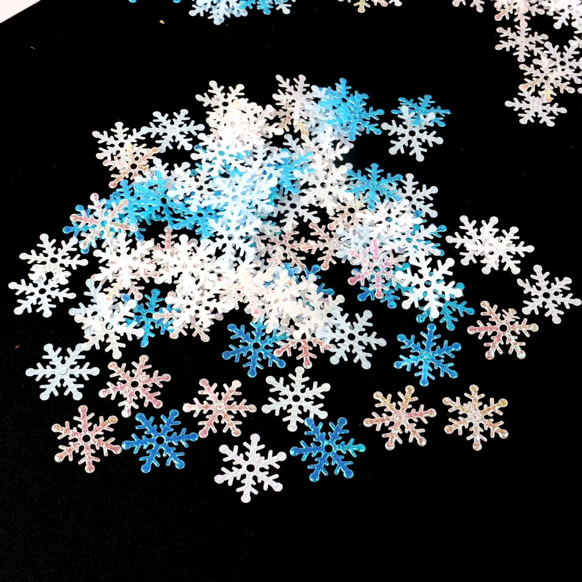 300Pcs 2CM Mini Snowflake Ornament Christmas Decorations Snowflakes Christmas Craft for DIY Craft Xmas Winter Party Table Decor