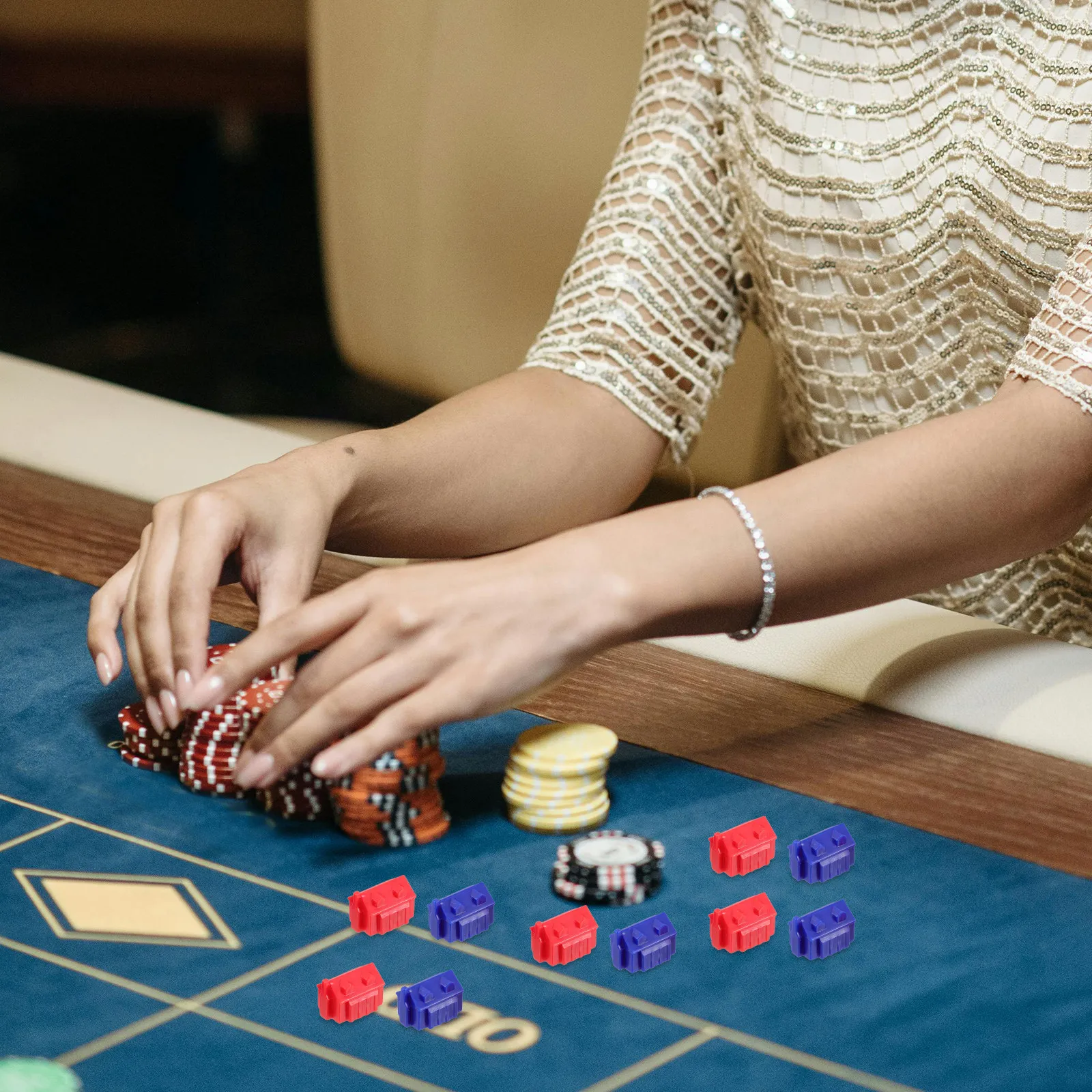 

Набор из 40 пластиковых аксессуаров для настольных игр: дома, отели, сменные элементы для популярных игр в жанре «Монополия» и домашних ролевых игр