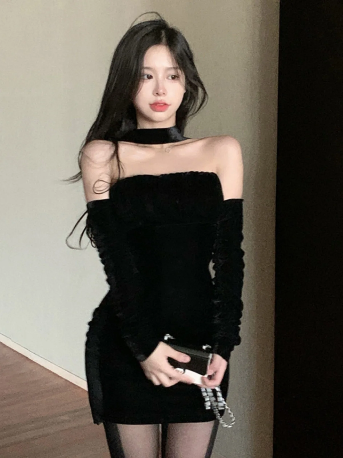 Gyaru Hanging Neck Tube Top off Shoulder Dress Women Autumn and Winter Clothing Gold Velvet Black Dress Tight Sexy Sheath Skirts