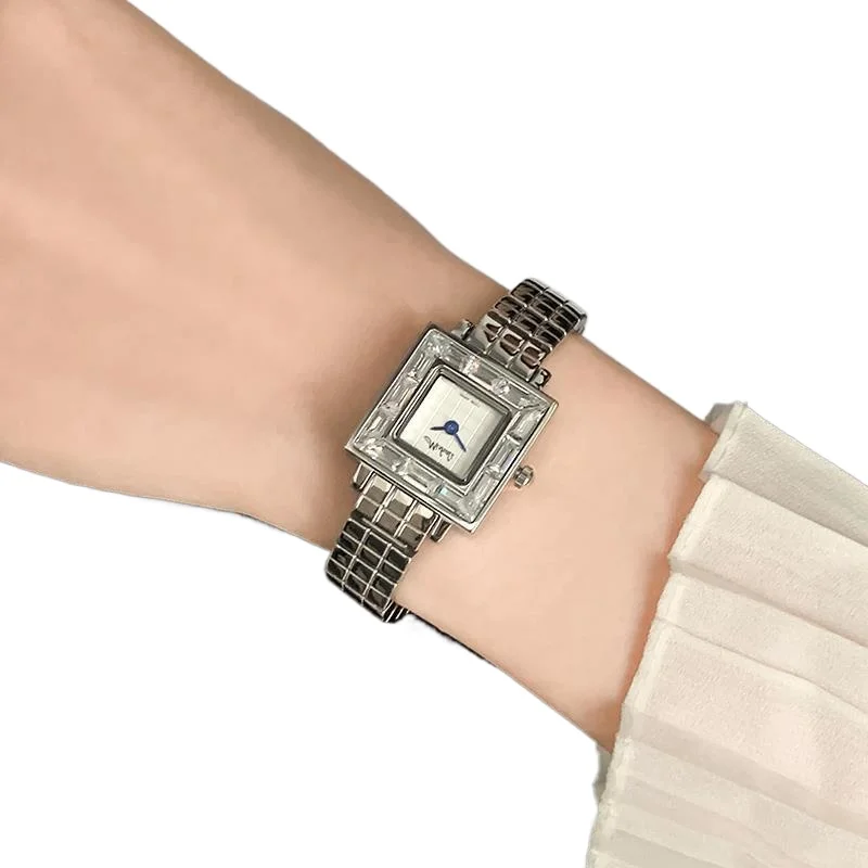 

Квадратные женские часы, легкие, роскошные, элитные, инкрустированные бриллиантами, стальной ремень, женские часы
