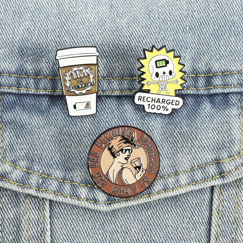 Zeit zum Aufladen: Emaille-Pins, Kaffee-Power-Broschen, Abzeichen im Vintage-Stil, Skelett-Schmuck für Frauen, Geschenk für Freunde