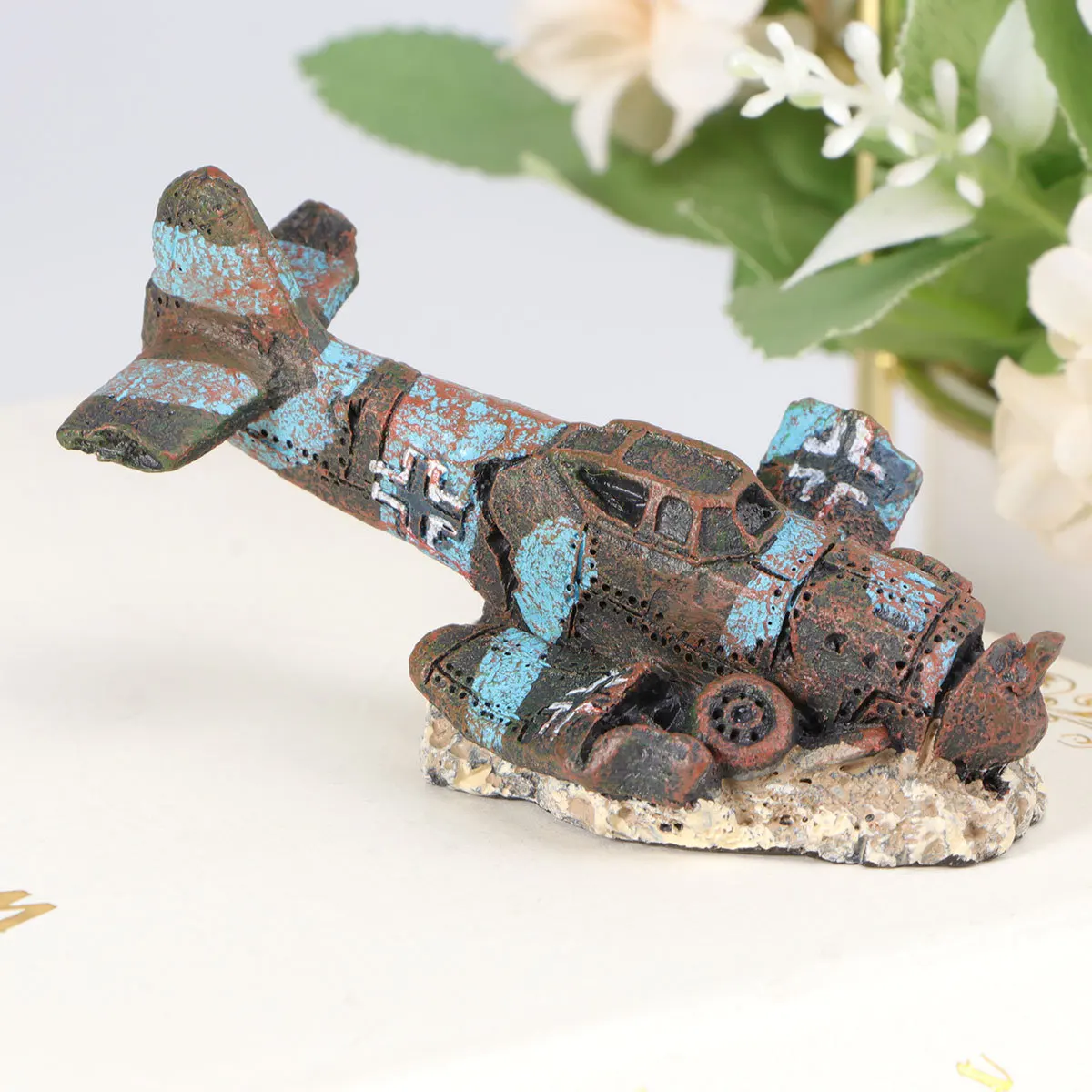 

Resin Craft Fish Tank Plane Aquarium Decor Ornament Stylish Vivid Color Easy Clean Long Time Underwater Material Beautiful