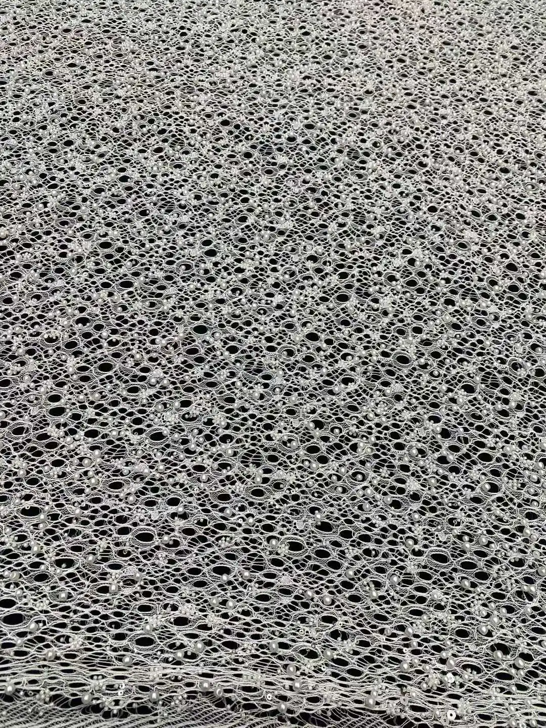 Tessuto di perline Greed Tessuti di pizzo nigeriano di lusso 2025 Tessuti di pizzo di maglia francese con paillettes di perline rosa per abito da cerimonia nuziale TP1367