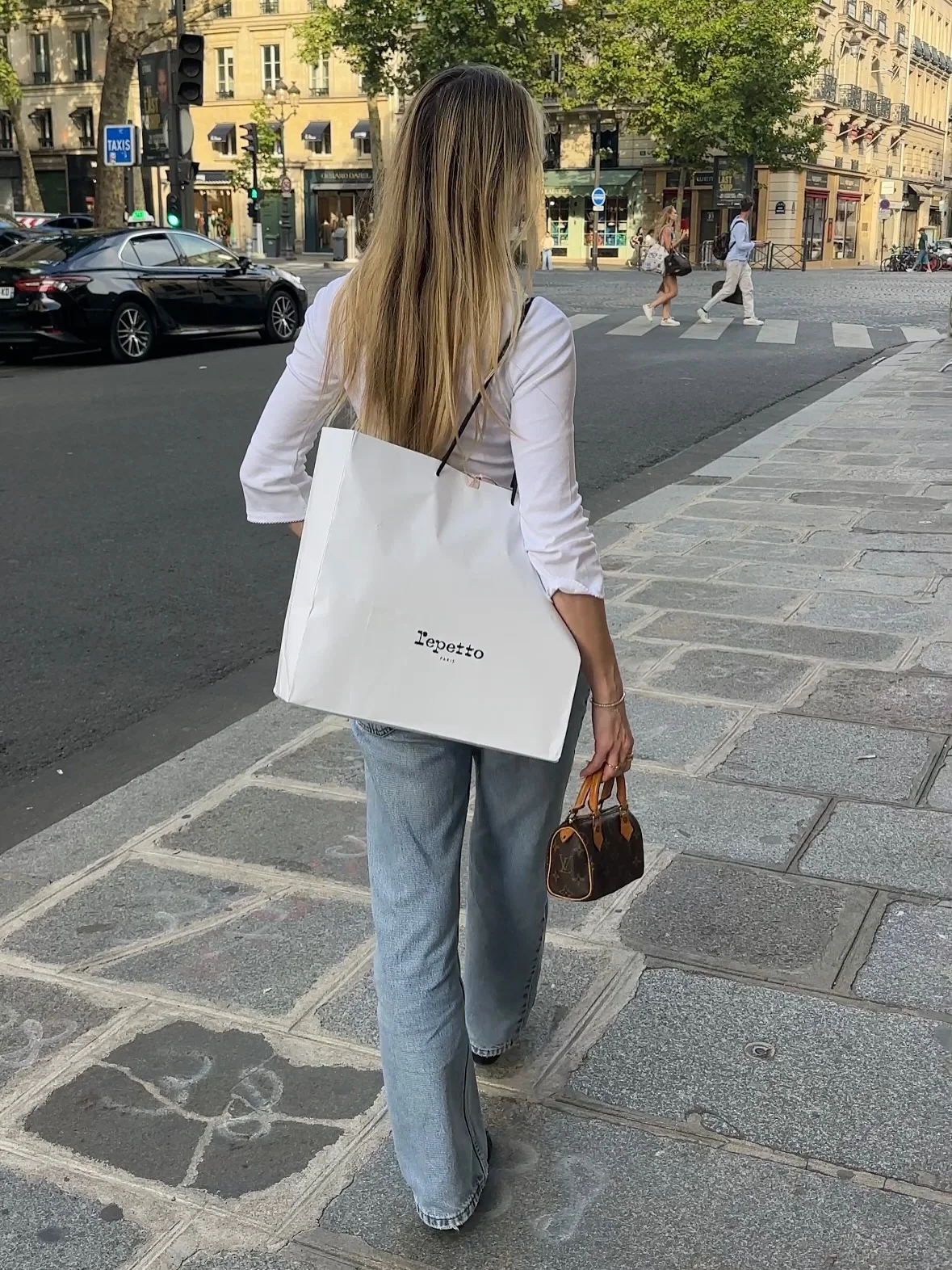 Cou Women's Autumn Three-Quarter Sleeve T-Shirt, Pink Crew Neck, White Casual Basic Style, V-Shaped Hem Design, White French Casual Top, Autumn/Winter Layering Piece