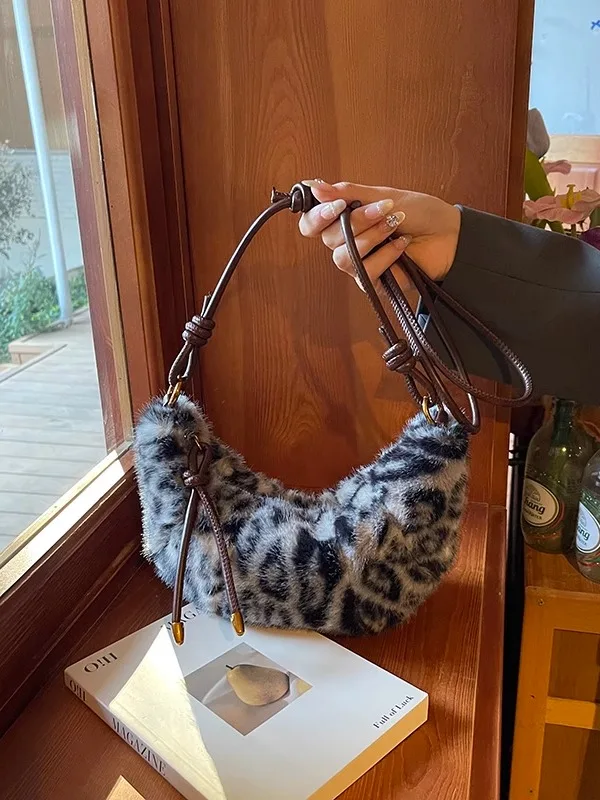 

Новинка 2025 года, женская модная сумка через плечо с леопардовым принтом, мягкая сумка на молнии в американском стиле ретро