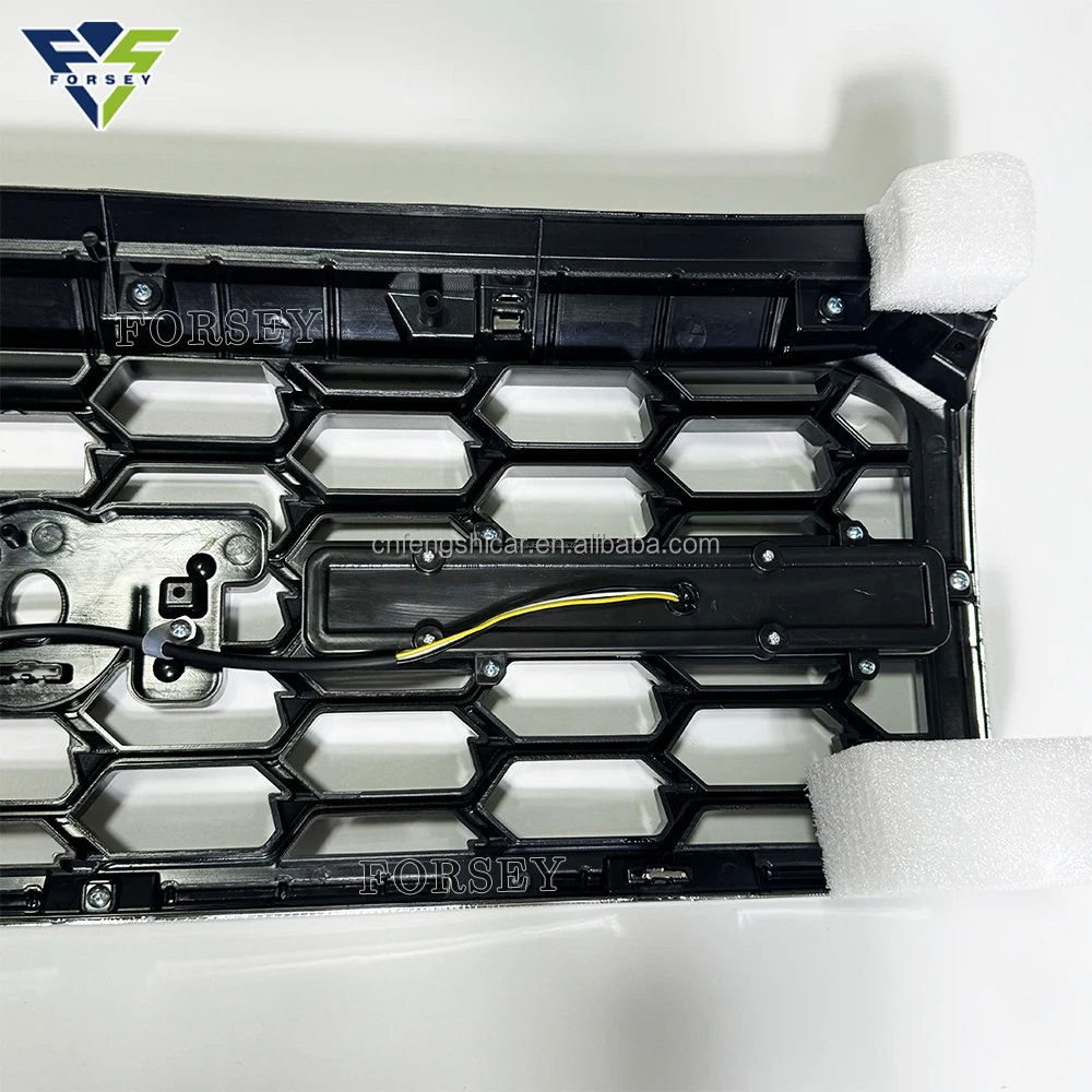 الشبكة الأمامية مع شبكات أضواء LED لسلسلة Landcruiser 70/75/76/79 2007-2016 شبكة المصد الأمامي Land Cruiser LC70