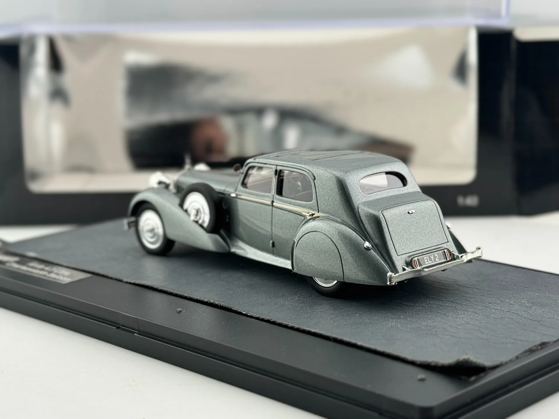 Matrice moulée sous pression, échelle 1/43, Aivis, 4.3 litres, berline Charlesworth, modèle de voiture en résine, jouet à collectionner, cadeau, affichage Souvenir, ornement