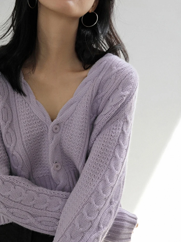 Autumn/Winter 2023 New V-neck Fried Dough Twists Knitted Cardigan Women's Lazy Soft Waxy Sweater Coat with Top