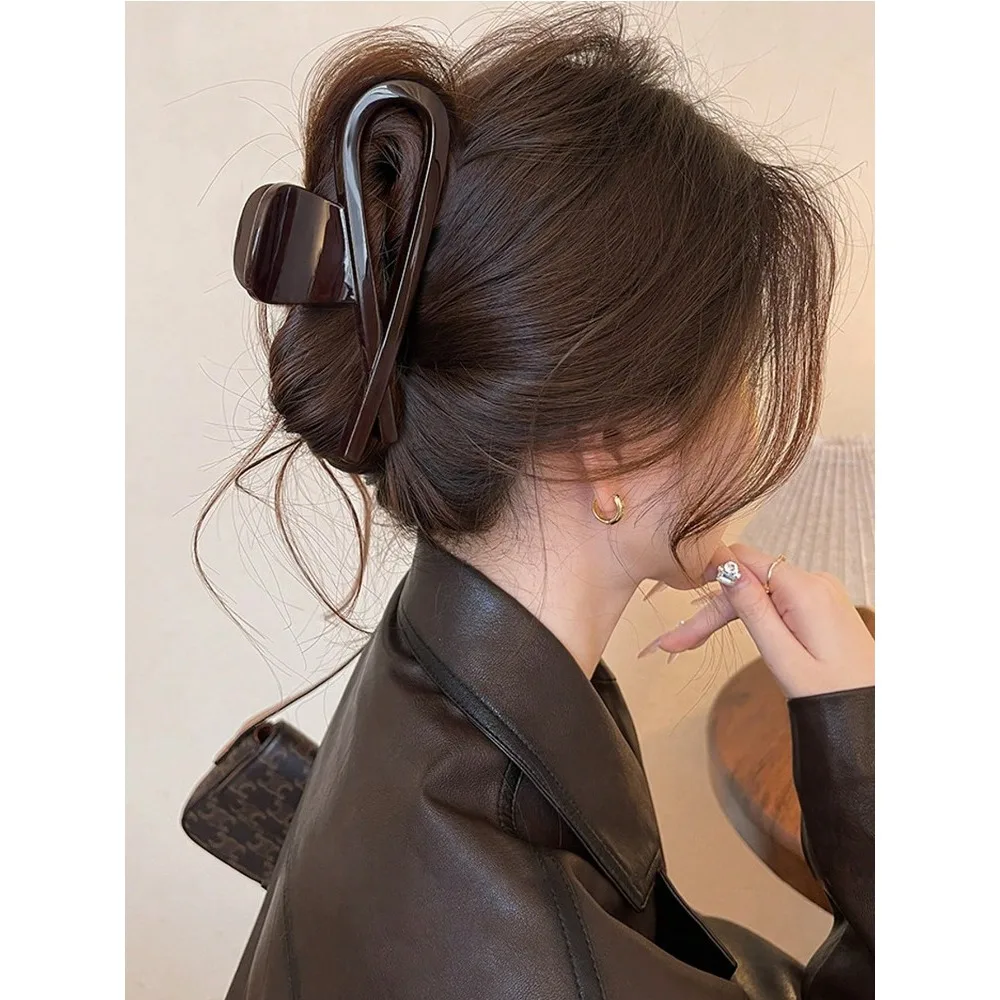 

1pc 5.12in/13cm Large Size Brown Glossy PC Material Hair Claw Clip, Fashionable Versatile Elegant Minimalist Solid Color Hair Accessory Suitable For Daily, Casual, Party, Commute, Beach, Bun, Ponytail, Shower, Makeup, Outfit Matching Beach Hair Clips Vaca