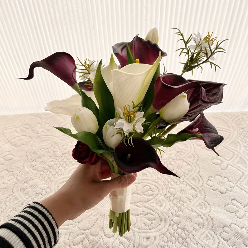 باقة دائرية صناعية مع زنابق الكالا باللون الأرجواني والأبيض والزنبق - تشكيلة زهور حرير الزفاف لحفلات الزفاف #3