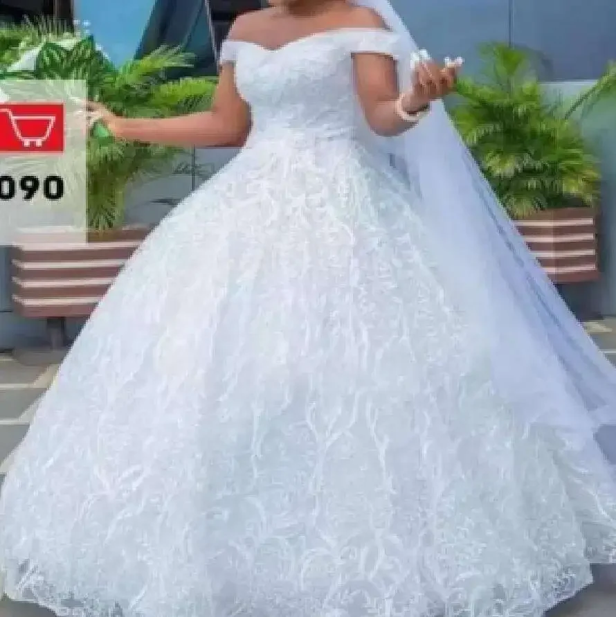 Personalizado novo estilo completo rendas apliques vestido de casamento robe de casamento fora do ombro vestido de baile inchado espartilho volta nupcial