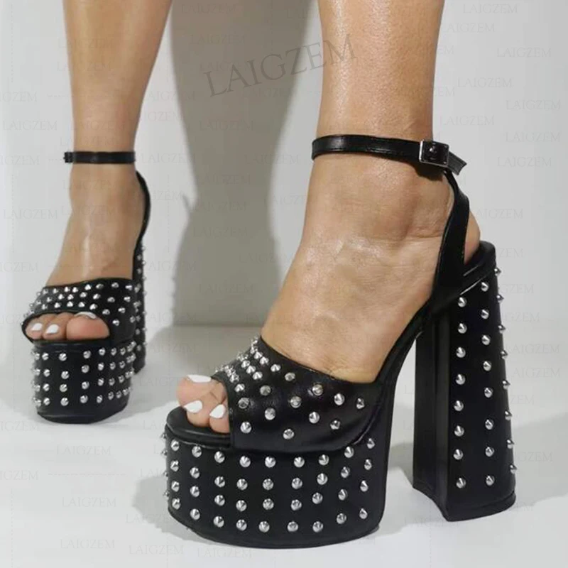 

Женские сандалии BERZIMER на платформе с заклепками, из искусственной кожи, на толстом высоком каблуке, летние женские туфли больших размеров 38, 40, 43, 45, 47