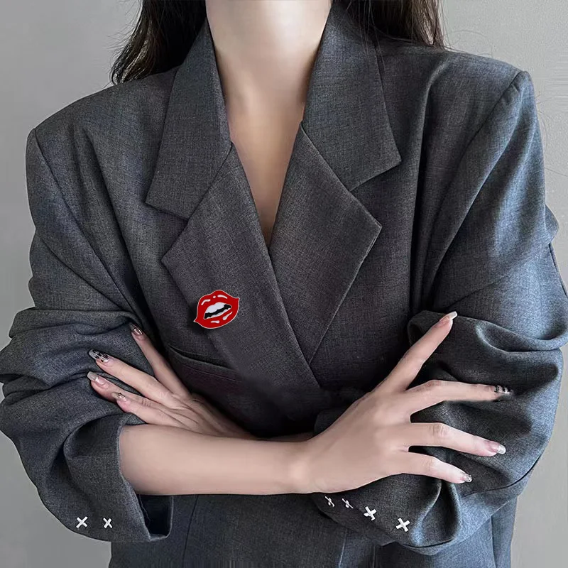 Fashion Icon Enamel Pins Women Sexy Red Lips Charming Eyelashes Brooches Lipstick Lapel Pin Female Glamour Symbol Badges Jewelry