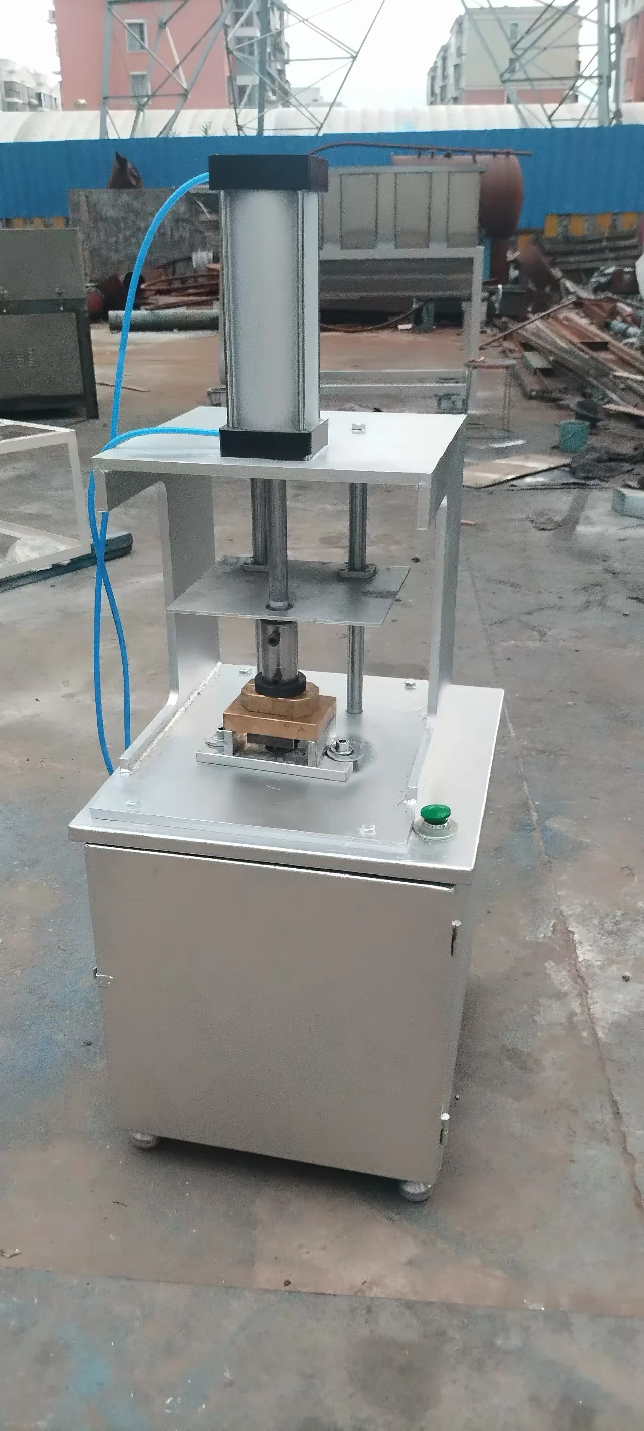 Macchina per timbrare sapone semiautomatica