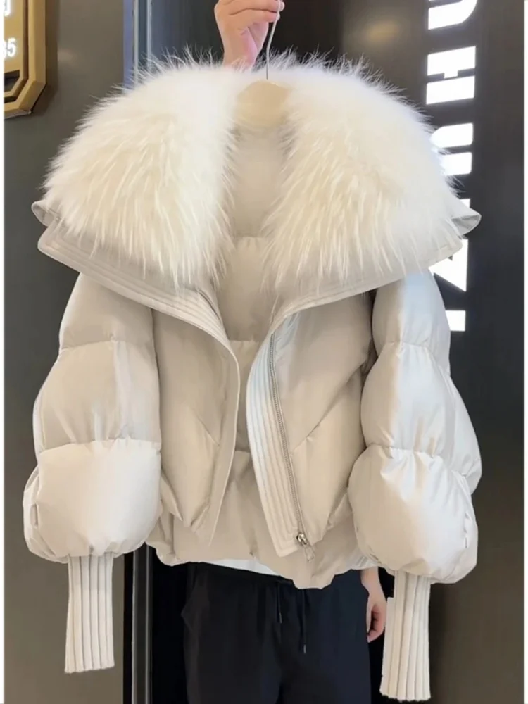 Biały płaszcz zimowy damski z bawełny z zamkiem błyskawicznym, wysokiej jakości, z dużym futrzanym kołnierzem.