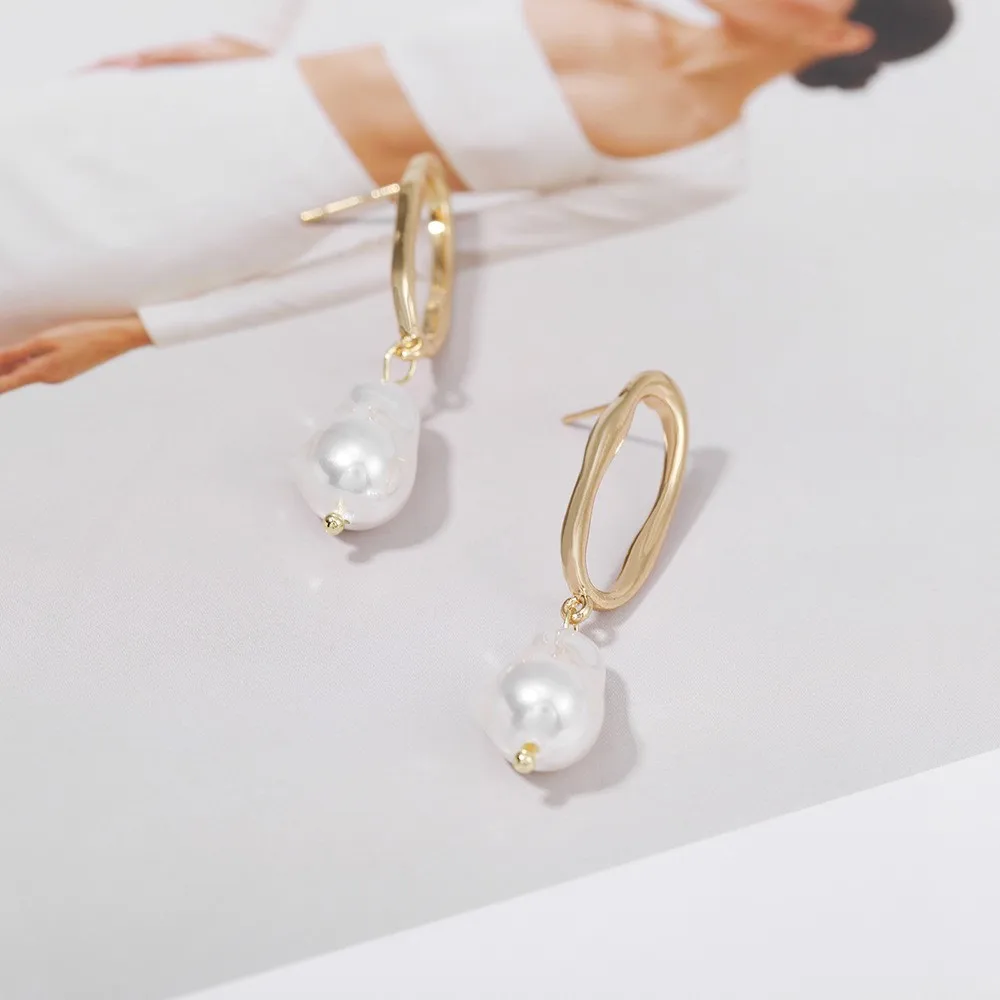 أقراط اللؤلؤ المتدلية مطلية بالذهب أقراط اللؤلؤ أقراط اللؤلؤ هدايا للنساء