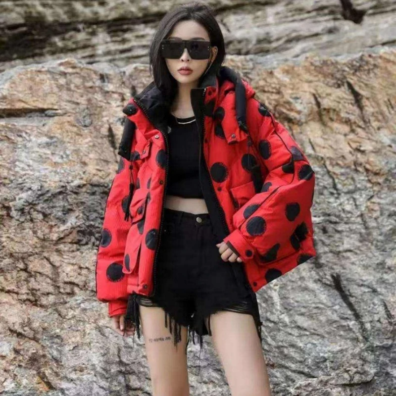 Piumino invernale con cappuccio corto patchwork a pois Piumino femminile spesso caldo Parker Outwears Piumini d'anatra bianchi con tasca grande da donna