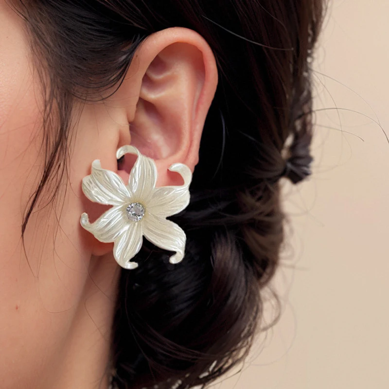 Pink White Big Flower Stud Earrings for Women Trendy Folded Acrylic Side Charming Sweet Floral Girls Earrings Fashion Jewelry