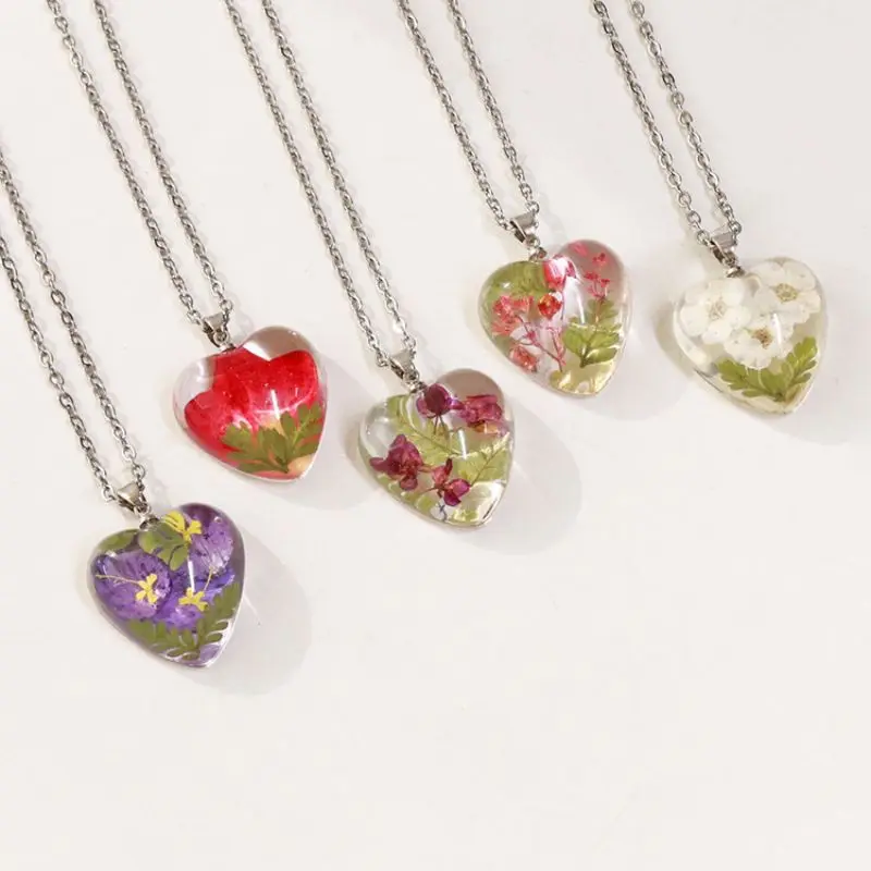 Twelve Months Series Dried Flower Neckalce Epoxy Resin Natural Pressed Flowers Love Heart Pendant Necklaces Customized Jewelry