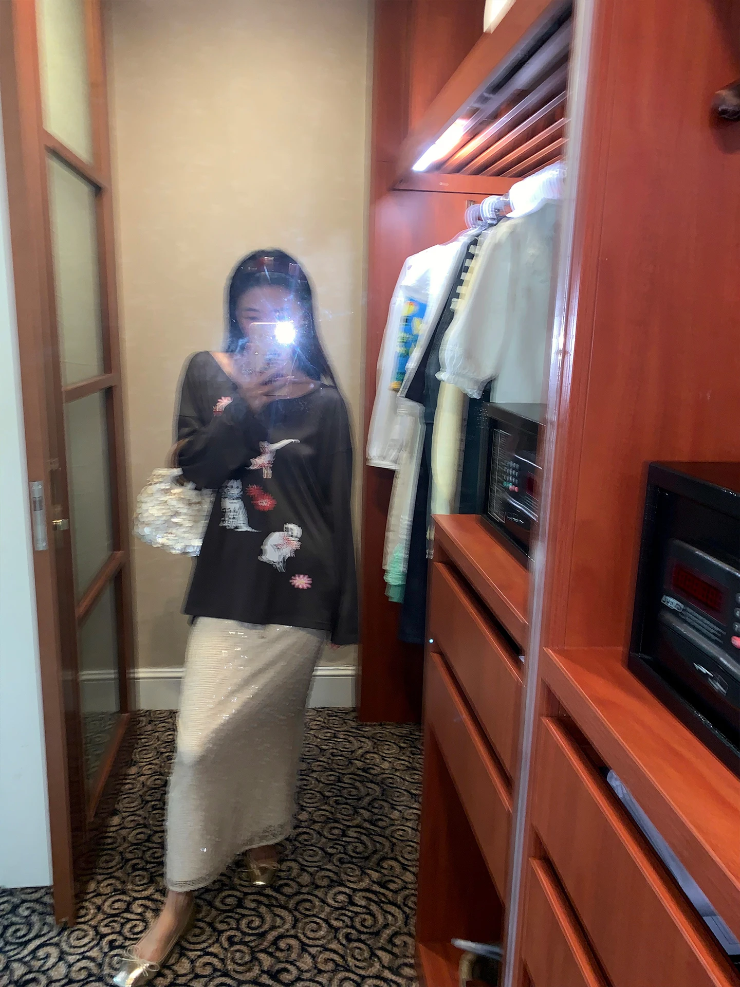 Women's mid Waist Elastic Waist Shiny Sequin Midi Skirt Beige Color Korean Style Breathable Comfortable Polyester Fabric