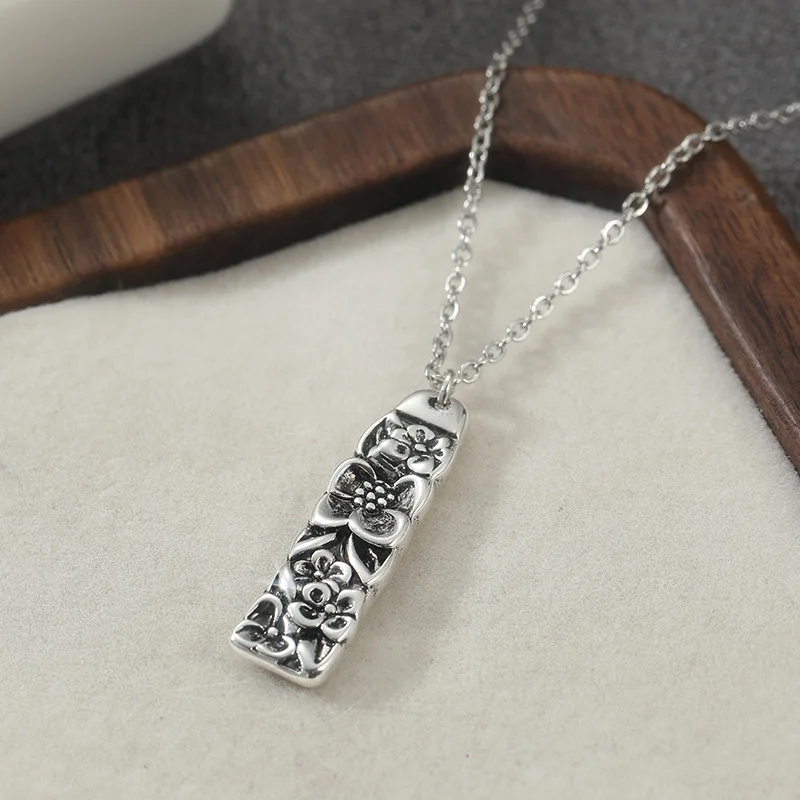 Fashion Silvery Plated Paisley Floral Necklace Carving Flower Rectangle Dangle Pendant Modern Style Women's Jewelry Accessory