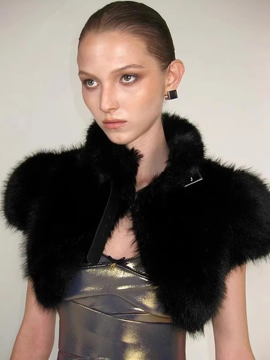Fashionable Fur Crop Shawl Top Vest Women's Short Shirt Fashionable Plush Leatherette Shoulder Wrap High Collar Loose Fit