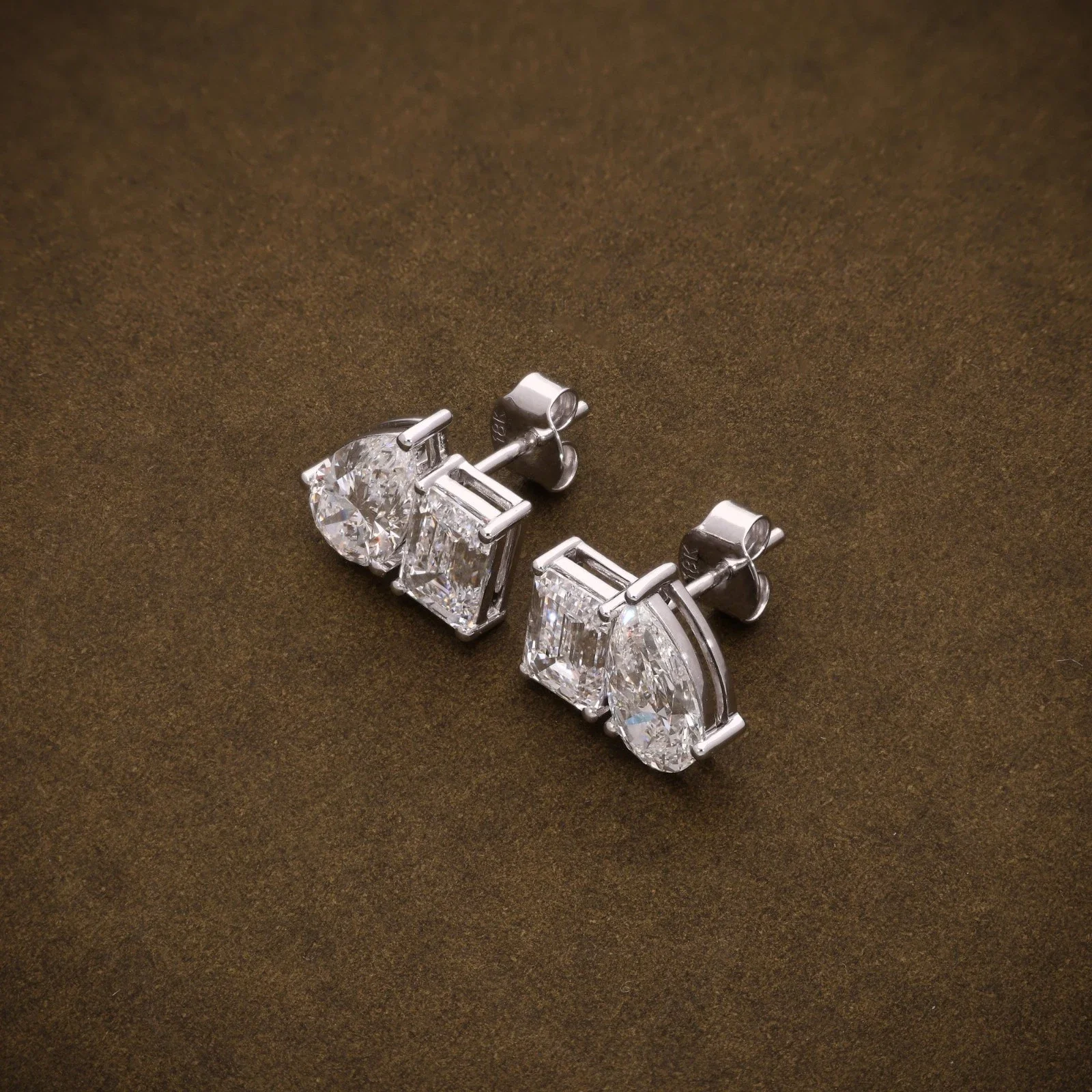 Platinum 950 Emerald & Pear Cut 1CT Each Stone Total 4CTW  IGI CVD HPHT Lab Grown Diamond DEF VS-VVS Stud Earrings  For Lady