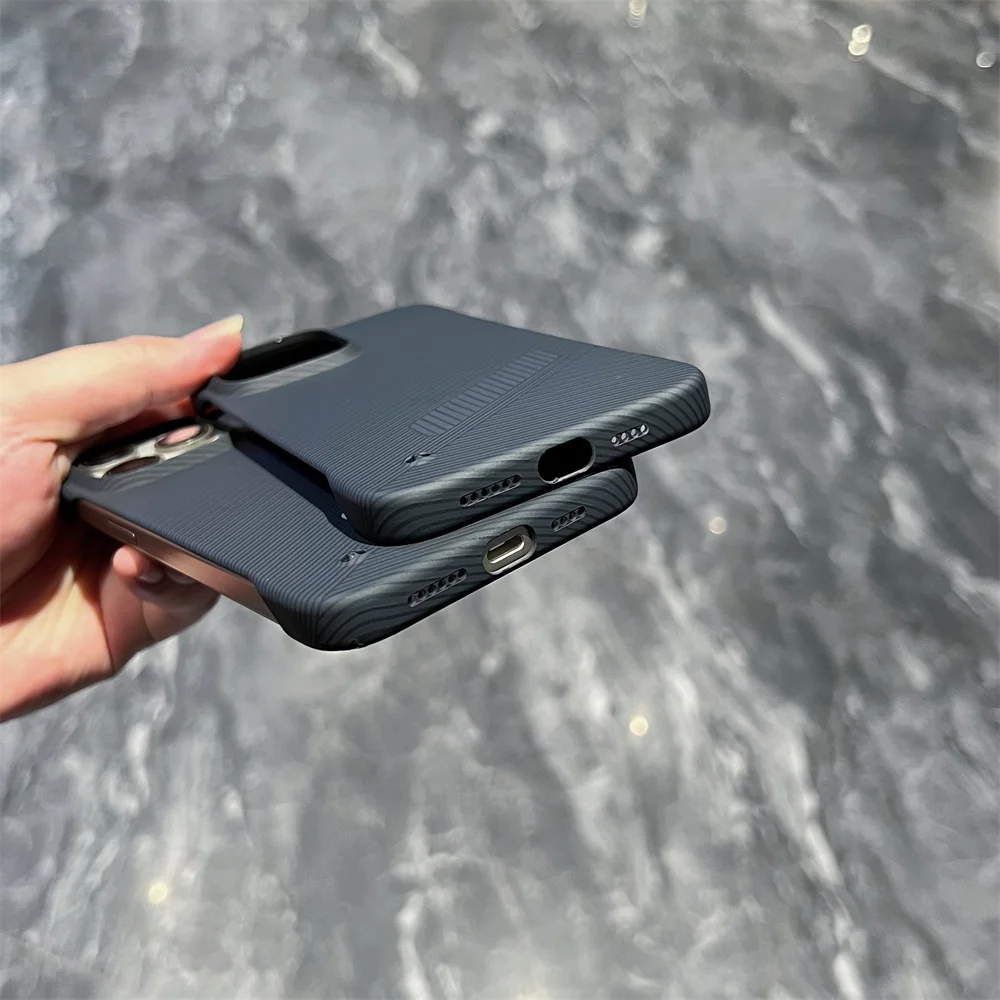 Funda de negocios ultrafina sin marco con textura de fibra de carbono para iPhone 16 15 14 Pro Max 13promax cubierta de parachoques transpirable a prueba de golpes