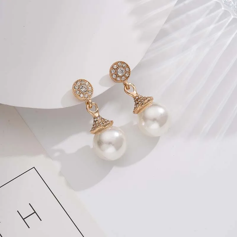 

Luxurious And Noble Pearl Inlaid Zircon Metal Earrings Fashionable And Versatile Exquisite Sweet Elegant And Charming Socialite