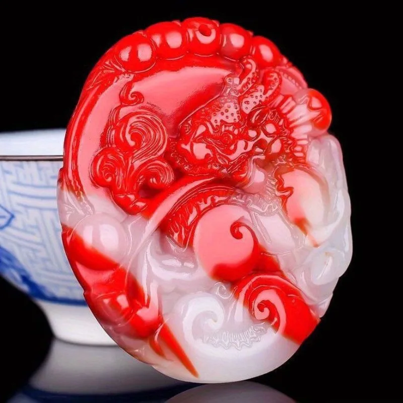 

Chicken blood unicorn pendant men's and women's fashion pendant (random pattern rope)