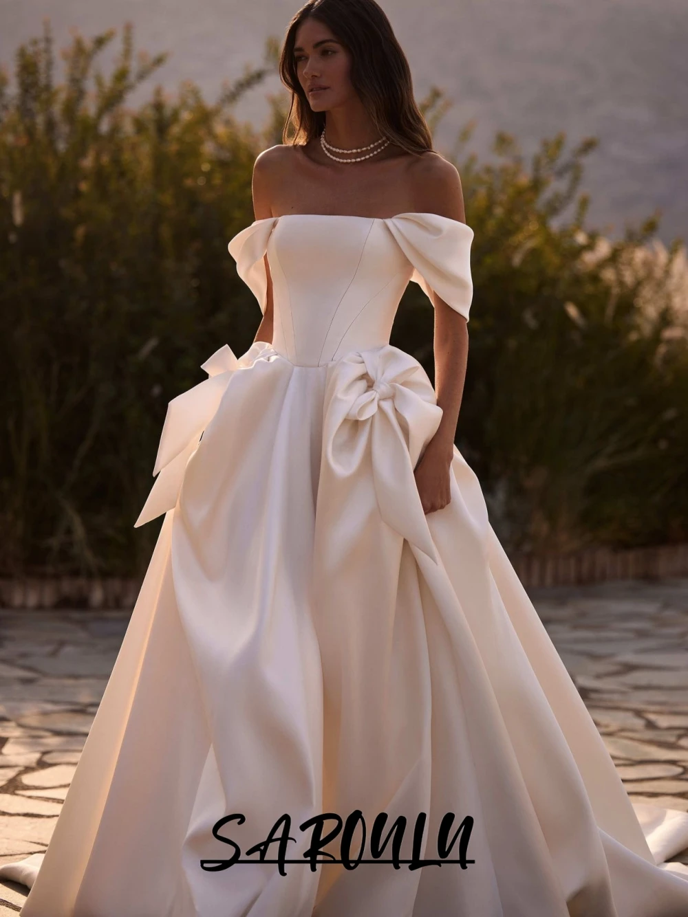 

Princess Off-the-shoulder Satin Wedding Dress High-end Ball Gown Customized Romantic Bow Buttons Back Bride Wear Solid Color