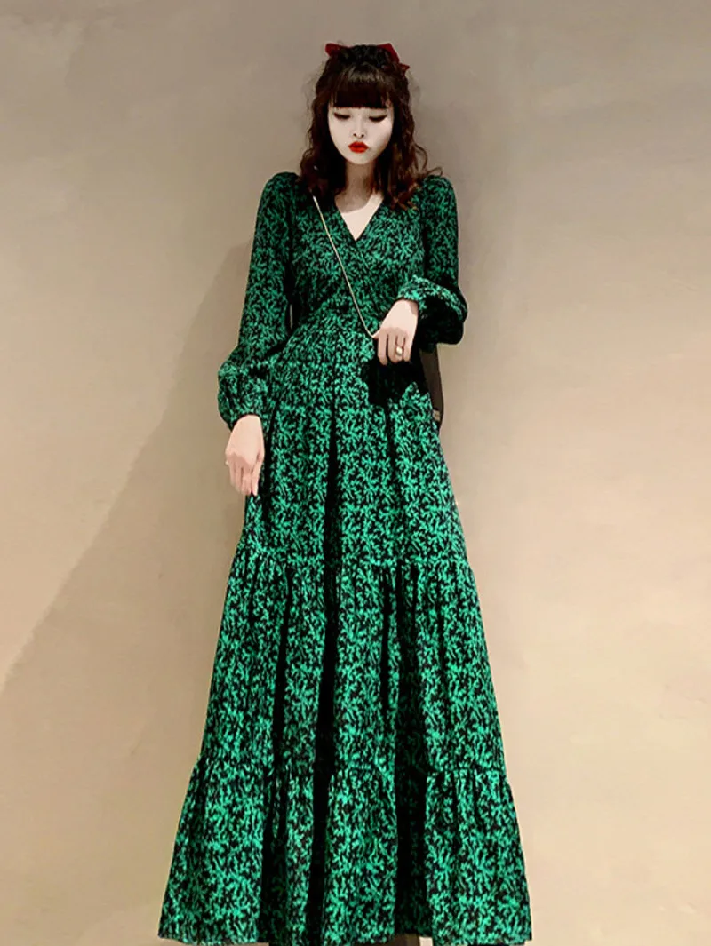 High Korean Version Französisch Stil stilvolle V-Ausschnitt Langarm Kleid mit großem Saum für Frauen im Herbst und Winter gepaart mit wb60