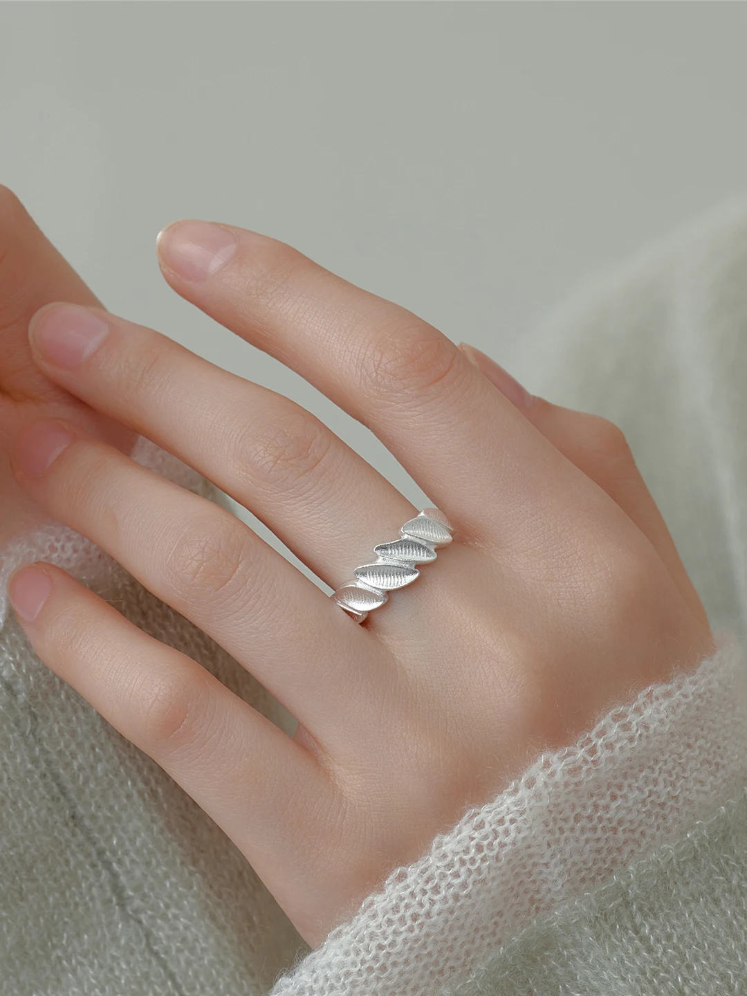 Minimalistyczny pierścionek z  – Minimalist Ring Stackable recenzja i cena
