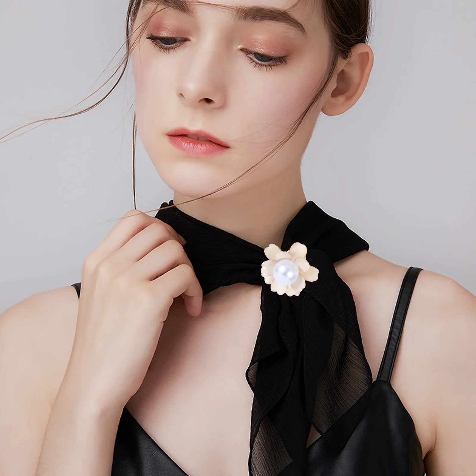 

4Pcs Flower Pattern Scarf Buckle Zinc Alloy Delicate Shawl Holder Fashionable Scarf Accessory for Celebration Gift