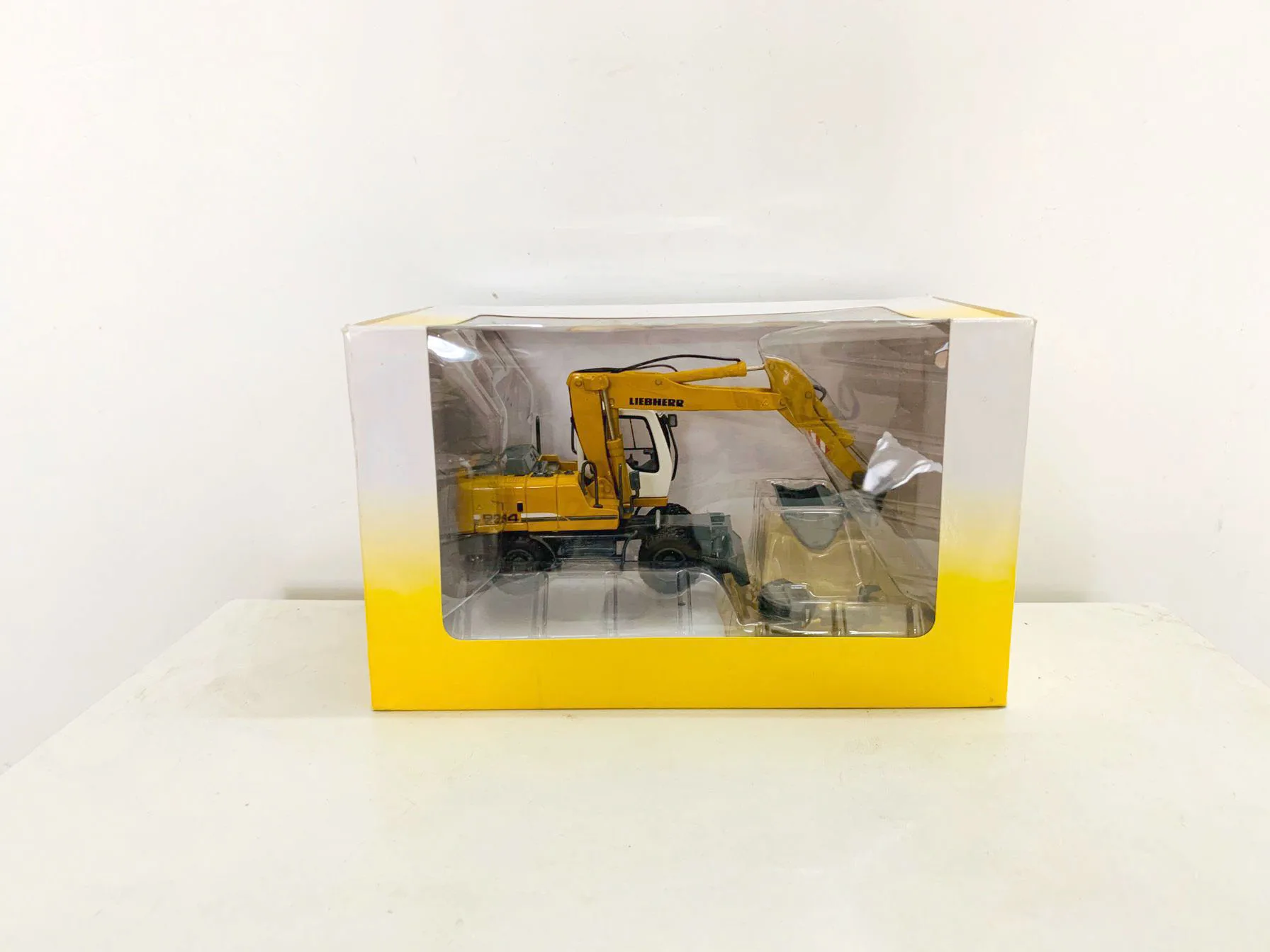 A904 Wheel Excavator With Tools 1:50 Scale Die-Cast Collection Model 58004 New in Box