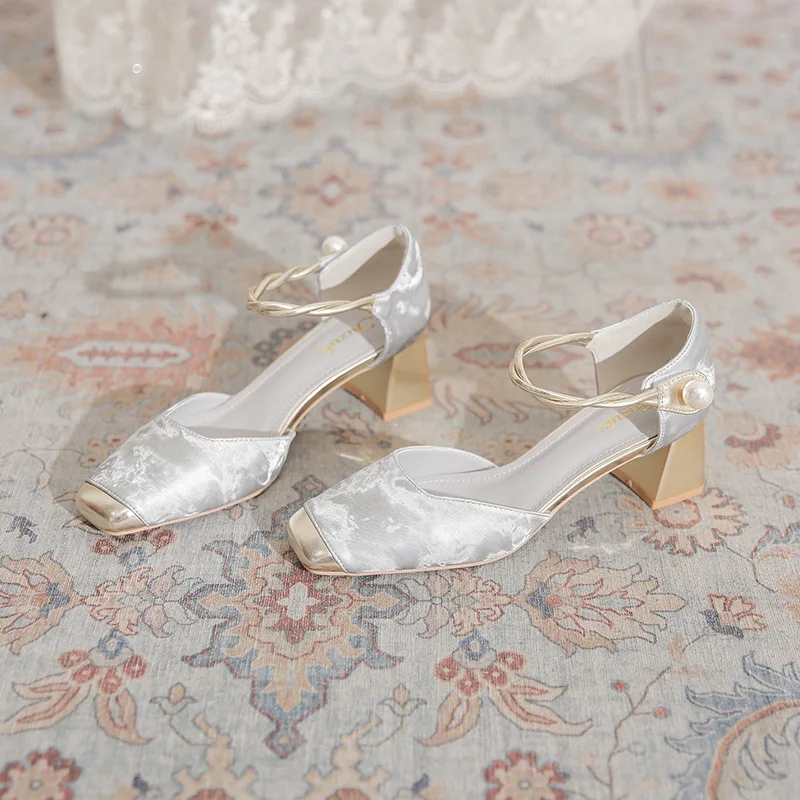 

National Style Women's Shoes 2025 New Chinese Coarse Heel Skirt with One Strap Mary Jane Baotou Back Air Sandals Summer