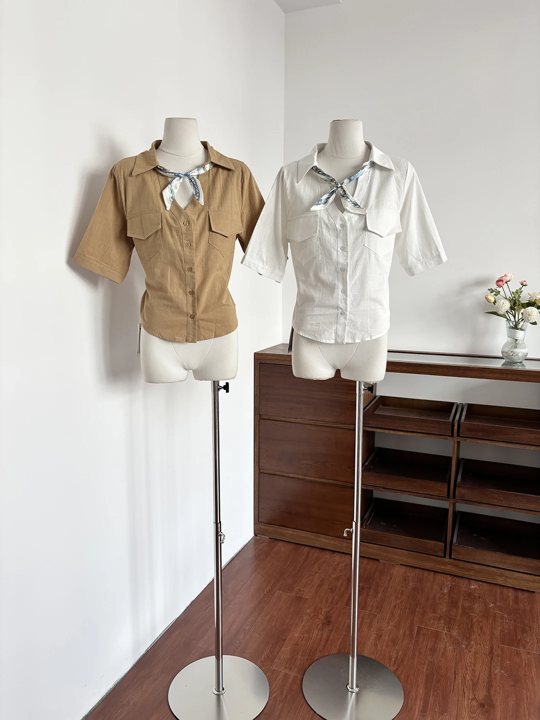 

Slimming Effect Short Sleeve Shirt Stand Collar Women's Fashion Summer 2026 Polyester Fiber Commute Style Regular Fit Shirt
