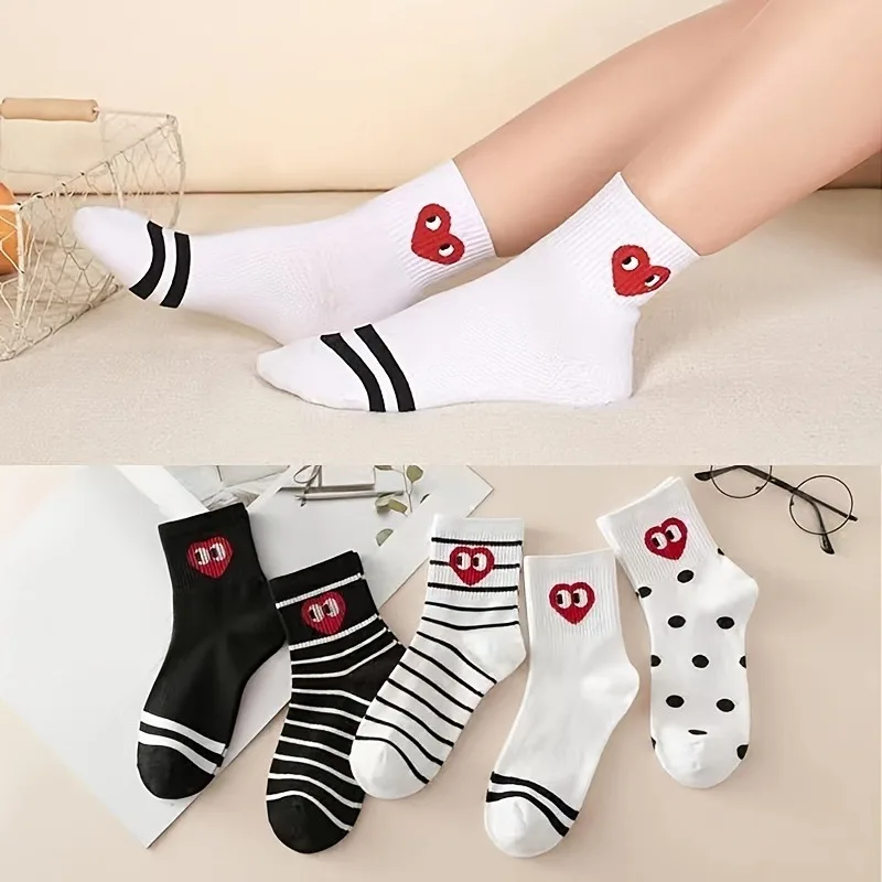 Chaussettes mi-tube respirantes à motif de cœur pour femmes, chaussettes de sport pour filles, style universitaire, haute qualité, nouvelle tendance, 5/10 paires