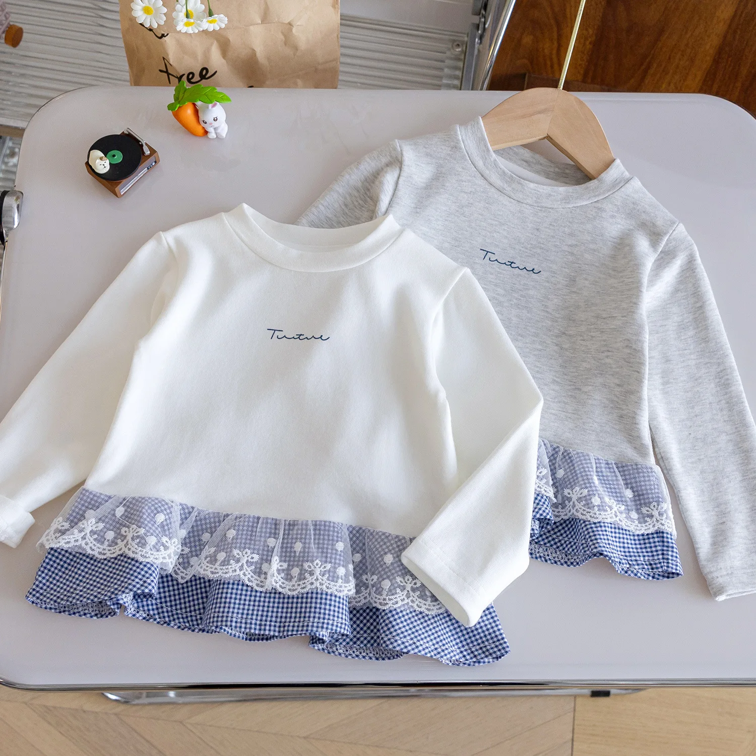الفتيات تي شيرت ربيع الخريف 2025 الأطفال فستان قطني لطيف بلايز لملابس الطفل الاطفال طويلة الأكمام الدانتيل ملابس خارجية وتتسابق 3 4Y #2
