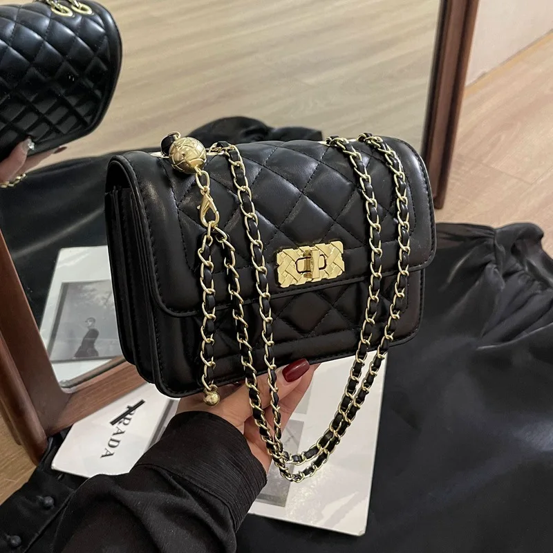 

‌2025 Trending Mini Square Bag, High-End Textured Quilted Chain Crossbody, Niche Shoulder Purse for Women