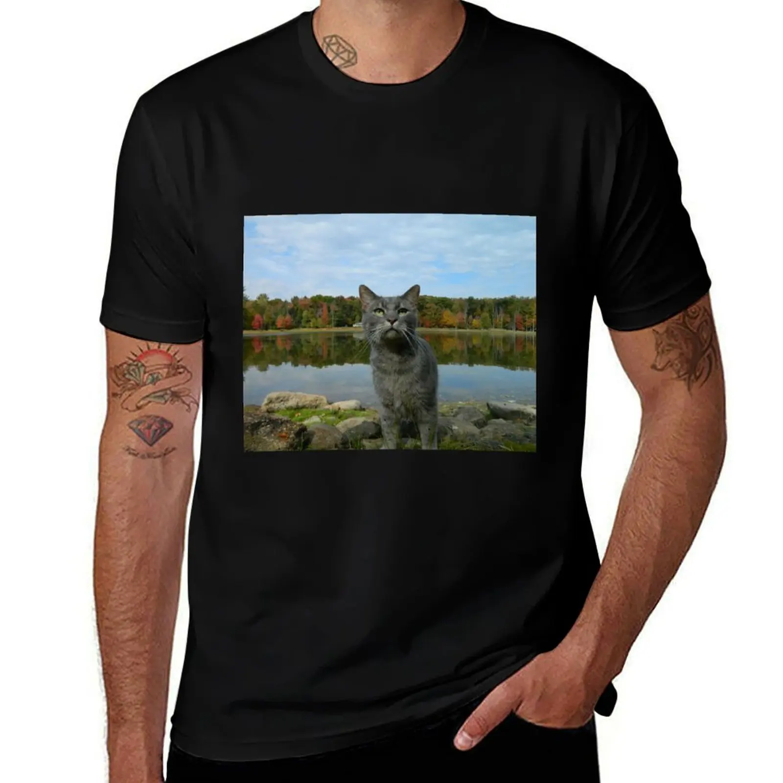 

Adventure cat on autumn lake T-Shirt Simple Solid Color Crew Neck Tee