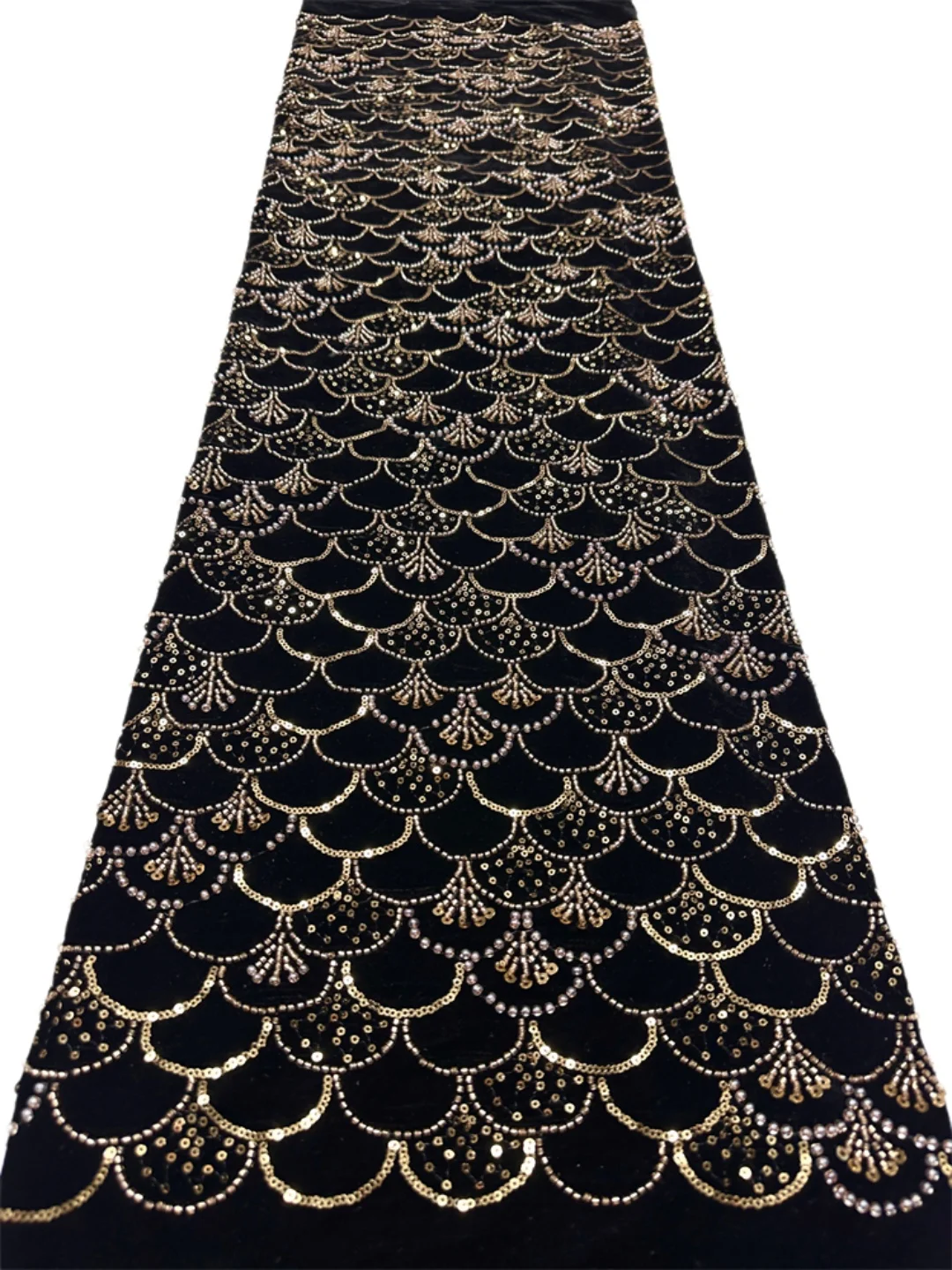 Tessuto in Velluto Ricamato co - Velvet Fabric Embroidery recensione e prezzo