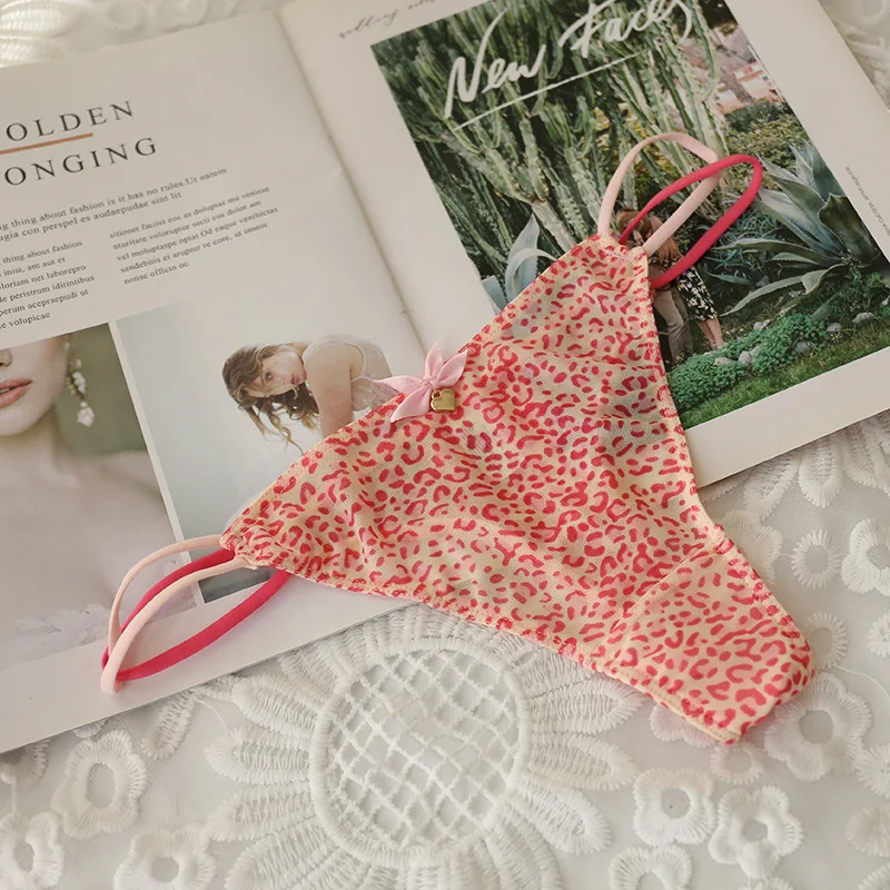 유럽과 미국의 메쉬 끈 T 바지 섹시한 투명 레오파드 인쇄 핑크 귀여운 여성 속옷 낮은 허리 소녀