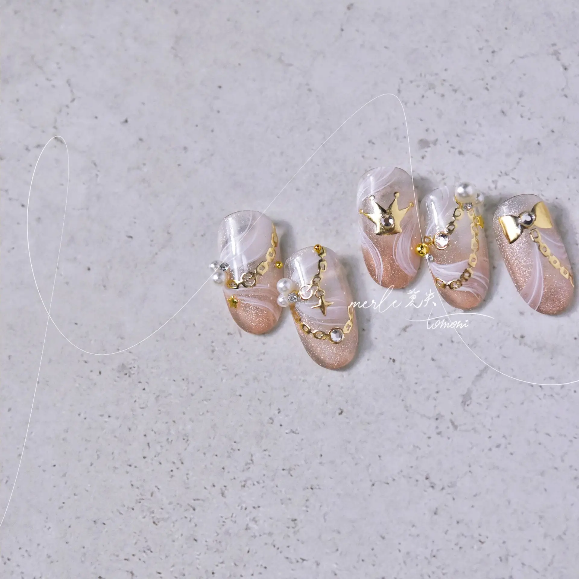 Złote Srebrne Akcesoria do Zdobienia Paznokci Naklejki Kryształowe Diamenty 5D Korona z Sercem Kokarda Łańcuszek Naklejki na Paznokcie DIY Samoprzylepne Dekoracje do Manicure