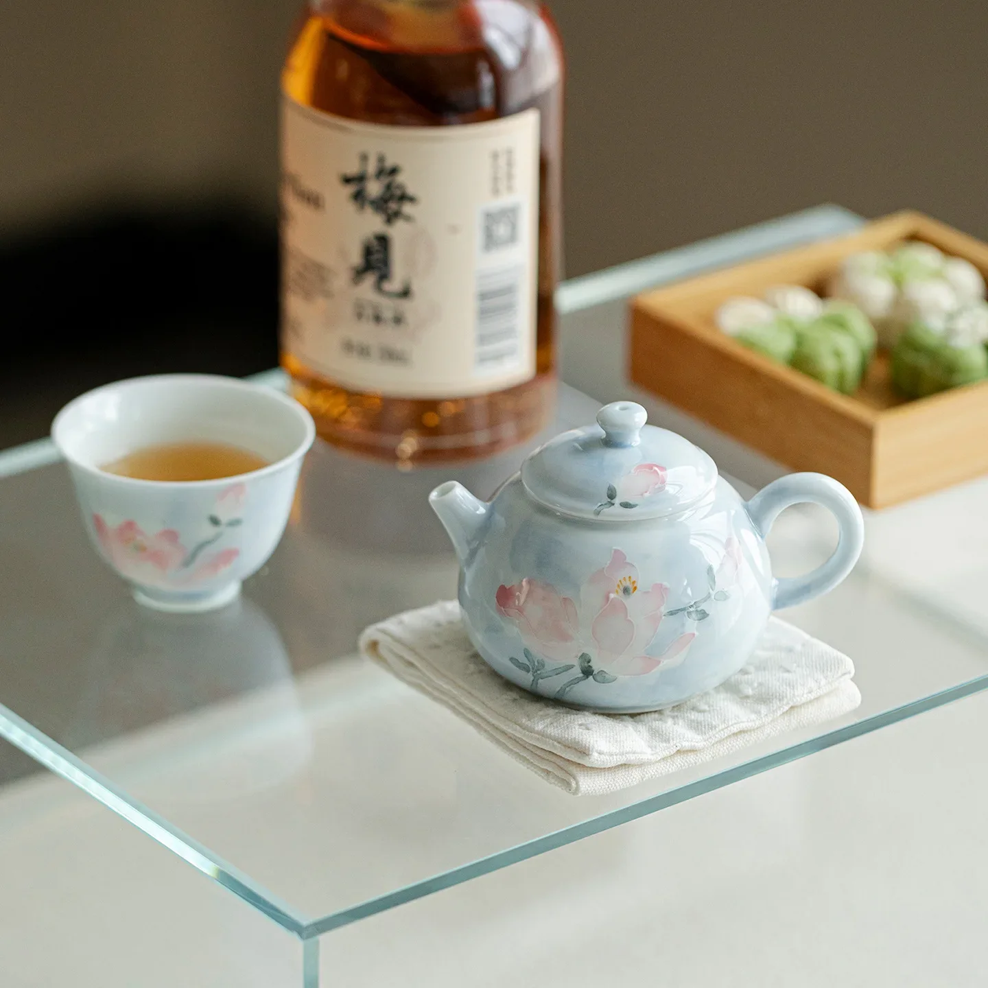 Arita-yaki Magnolia Hand-painted TeaSet Household Kung FuTeaSet Not Hot Teapot Covered Bowl Teacup Tea Ceremony Craft Ornaments