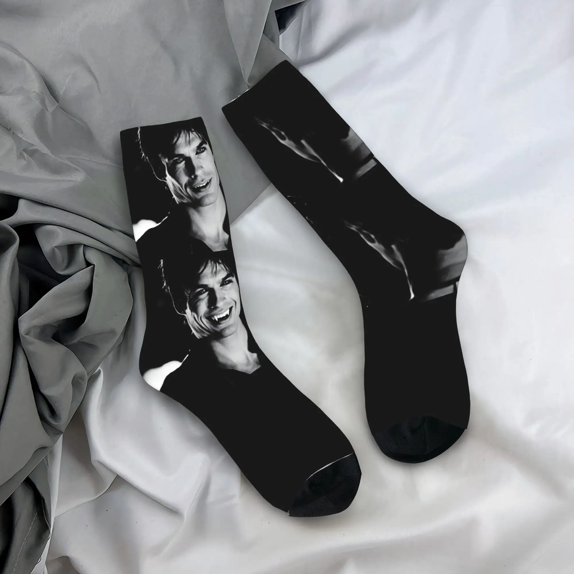 

Носки Damon Salvatore, модные носки, весенние нескользящие мужские носки, мягкие дышащие носки с узором, велосипедные носки