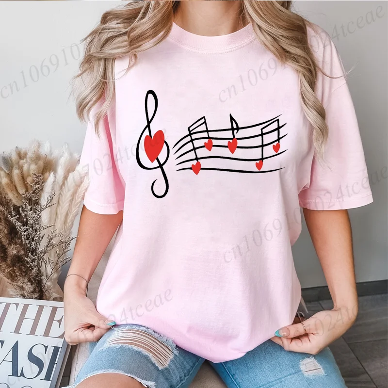 قميص نسائي تي شيرت النوتات الموسيقية مع رموز القلب تصميم تي شيرت الملابس الحب القلب تي شيرت مطبوع قميص علوي قصير الأكمام