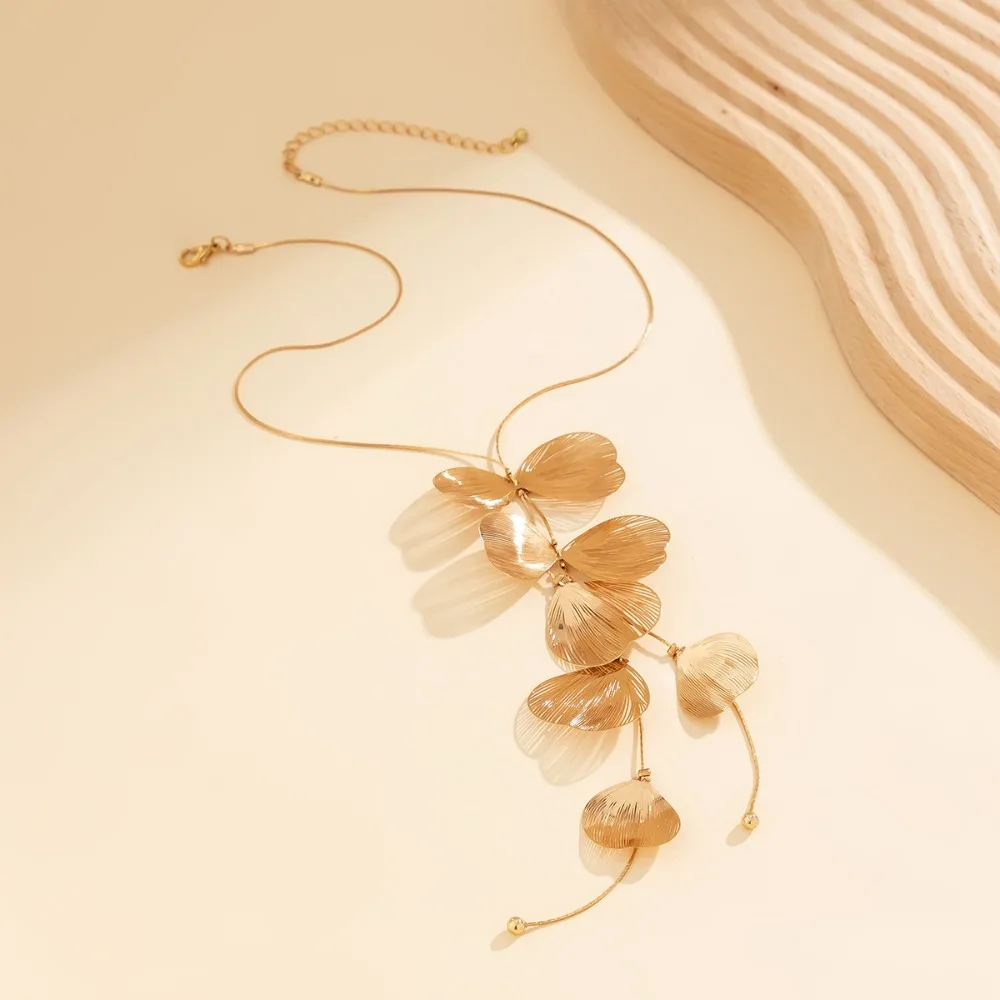 Fashion Choker New Trend Retro Pulling Collar Ginkgo Biloba Leaves Temperament Tassel Necklace