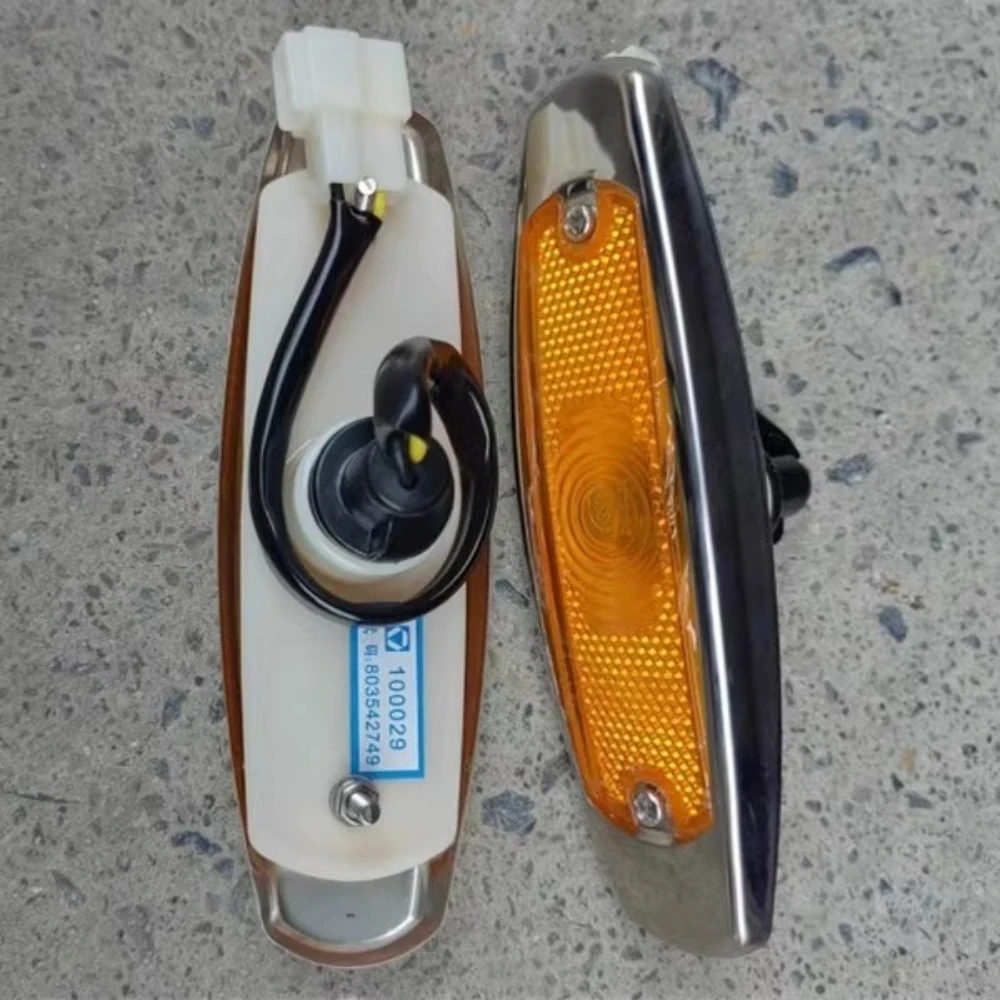 

XCMG crane accessories side light 25k 25k5-1 20g iron shell side light, profile light, turn signal light